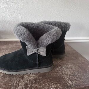 Ugg Cozy Black and Gray Kids Boots